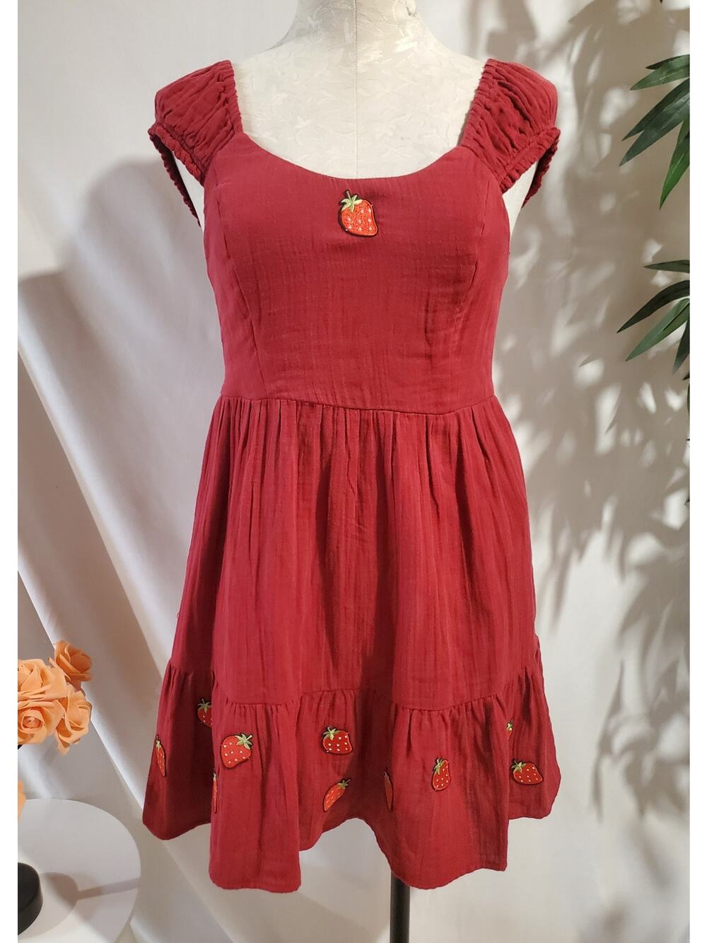 Old Navy Tiered Smocked Strawberry Dress Sz XS Red Cottage Prairie Fruit Summer